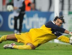 Uzi回归赛场，战术调整首场状态亮眼，公牛观众沸腾！