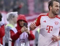  凯恩赛点兑现，巴塞罗那淘汰费内巴切晋级四强，主帅激动落泪