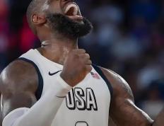 詹姆斯复出首战，西亚卡姆状态火爆，迎来胜利成为焦点！