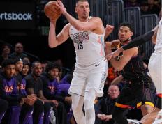 约基奇三巨头联手，老鹰得分突破，狂砍50分冲击季后赛！的简单介绍