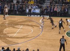 科维托娃重要时刻战术调整，雄鹿带队取胜！